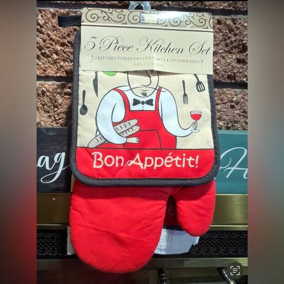 5~PCS CHEF LINEN 2 KITCHEN TOWELS 15" x 25"
1 OVEN MITT 13"
2 POTHOLDERS 7" x 8" - Picture 2 of 8